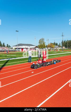 Filles joueurs de football sur piste et terrain de football de l'école secondaire David Douglas à Portland, Oregon. Banque D'Images