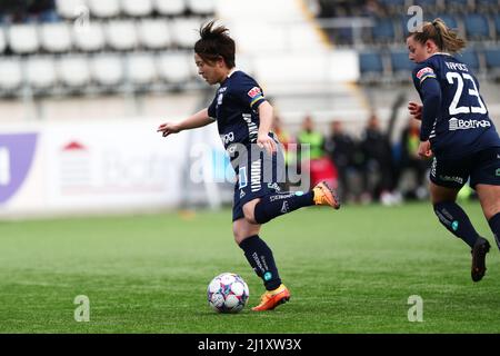 Linköpings no 29 Yuka Momiki pendant le match du dimanche dans le Damallsvenskan entre le FC-Vittsjö GIK de Linköping à l'arène de Linköping. Banque D'Images