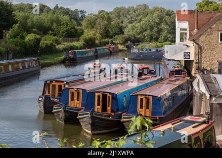 Chantier naval à Lower Heyford Wharf, Oxford Canal, Oxfordshire, Royaume-Uni Banque D'Images