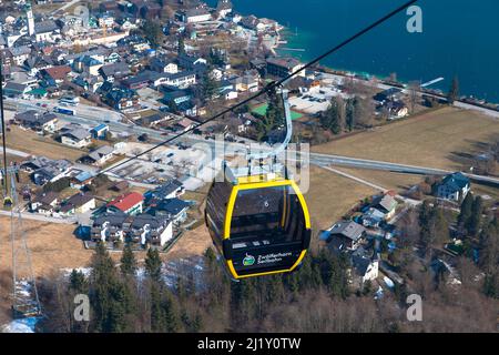 Le téléphérique de Zwölferhorn de 1522 m de haut offre une vue magnifique sur Sankt Gilgen et le lac Wolfgang. Près de Salzbourg. Banque D'Images