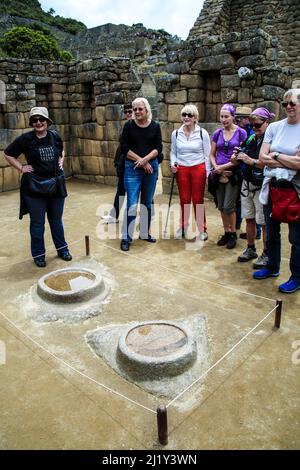 Machu Piccu, Pérou - 17 janvier 2015: Les gens visitent la belle ville cachée Machu Picchu au Pérou. Machu Picchu est un site Inca de 15th-siècle dans le R Cusco Banque D'Images