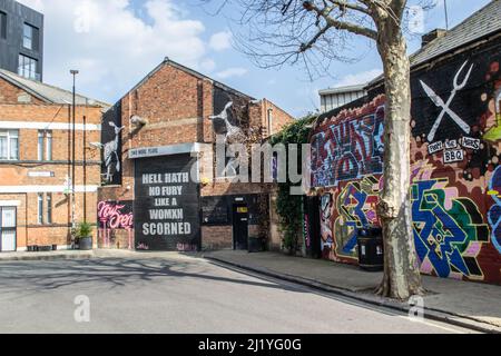 HACKNEY, LONDRES, ANGLETERRE- 23 mars 2022 : photo du bar deux ans de plus à Hackney Wick Banque D'Images