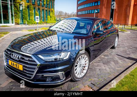 Rotterdam, pays-Bas. 28th mars 2022. Nouvelle voiture Royale prolongée Audi A8 de la reine Maxima des pays-Bas ouvre la semaine de l'argent à Kunsthal le 28 mars 2022 à Rotterdam, pays-Bas. Credit: Patrick van Katwijk//dpa/Alay Live News Banque D'Images