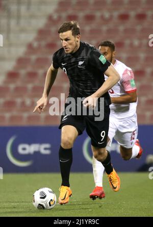 DOHA, QATAR - MARS 27: Chris Wood de la Nouvelle-Zélande en action, pendant le match de qualification de la coupe du monde de la FIFA, Qatar 2022 entre la Nouvelle-Zélande et Tahiti au Grand Hamad Stadium le 27 mars 2022 à Doha, Qatar. (Photo par MB Media) Banque D'Images