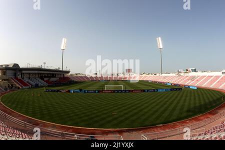 DOHA, QATAR - MARS 27: Vue panoramique du Grand Hamad Stadium, avant la coupe du monde de la FIFA, Qatar 2022 qualification match entre les îles Salomon et la Papouasie-Nouvelle-Guinée au Grand Hamad Stadium le 27 mars 2022 à Doha, Qatar. (Photo par MB Media) Banque D'Images