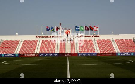 DOHA, QATAR - MARS 27: Vue panoramique du Grand Hamad Stadium, avant la coupe du monde de la FIFA, Qatar 2022 qualification match entre les îles Salomon et la Papouasie-Nouvelle-Guinée au Grand Hamad Stadium le 27 mars 2022 à Doha, Qatar. (Photo par MB Media) Banque D'Images