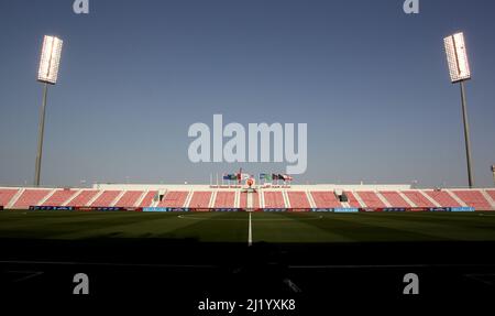 DOHA, QATAR - MARS 27: Vue panoramique du Grand Hamad Stadium, avant la coupe du monde de la FIFA, Qatar 2022 qualification match entre les îles Salomon et la Papouasie-Nouvelle-Guinée au Grand Hamad Stadium le 27 mars 2022 à Doha, Qatar. (Photo par MB Media) Banque D'Images