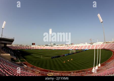 DOHA, QATAR - MARS 27: Vue panoramique du Grand Hamad Stadium, avant la coupe du monde de la FIFA, Qatar 2022 qualification match entre les îles Salomon et la Papouasie-Nouvelle-Guinée au Grand Hamad Stadium le 27 mars 2022 à Doha, Qatar. (Photo par MB Media) Banque D'Images