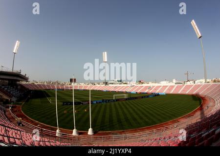 DOHA, QATAR - MARS 27: Vue panoramique du Grand Hamad Stadium, avant la coupe du monde de la FIFA, Qatar 2022 qualification match entre les îles Salomon et la Papouasie-Nouvelle-Guinée au Grand Hamad Stadium le 27 mars 2022 à Doha, Qatar. (Photo par MB Media) Banque D'Images