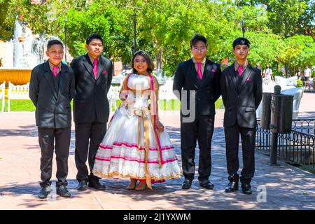 Quinceañera (événement pour 15th anniversaire) d'une fille, Valladolid , Mexique Banque D'Images