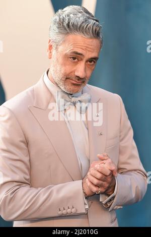 27th mars 2022, Los Angeles, États-Unis. Taika Waititi participant à la Vanity Fair Oscar Party 2022, Wallis Annenberg Centre for the Performing Arts, Los Angeles. Crédit : Doug Peters/EMPICS/Alamy Live News Banque D'Images