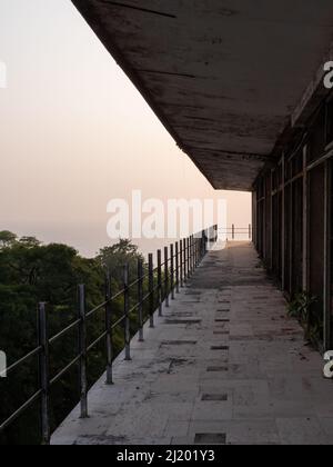 Un hôtel abandonné à Monrovia, au Libéria Banque D'Images