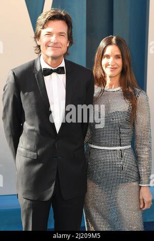 Jason Bateman et Amanda Anka participent à la Vanity Fair Oscar Party 2022 au Wallis Annenberg Center for the Performing Arts le 27 mars 2022 à Beverly Hills, en Californie. Photo : Casey Flanigan/imageSPACE Banque D'Images