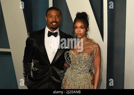 Beverly Hills, États-Unis. 27th mars 2022. Michael B. Jordan et Lori Harvey arrivent à la Vanity Fair Oscar Party 2022 au Wallis Annenberg Center for the Performing Arts le 27 mars 2022 à Beverly Hills, Californie. Photo: Casey Flanigan/imageSPACE crédit: Imagespace/Alay Live News Banque D'Images