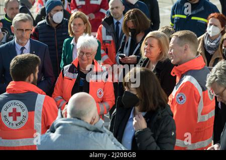 24.03.2022, Allemagne, Berlin, Berlin - abris d'urgence DRK pour les réfugiés de guerre ukrainiens sur le tarmac de l'ancien aéroport de Berlin Tegel. Président de Banque D'Images