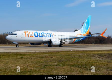 Flydubai Boeing 737 Max. Avion de Dubai Aviation Corporation flydubai 737-8 Max, avant le départ aux Émirats arabes Unis. Compagnie aérienne à bas prix. Banque D'Images