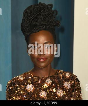 Lupita Nyong'o participe à la Vanity Fair Oscar Party 2022 au Wallis Annenberg Center for the Performing Arts le 27 mars 2022 à Beverly Hills, Californie. Photo : Casey Flanigan/imageSPACE/MediaPunch Banque D'Images