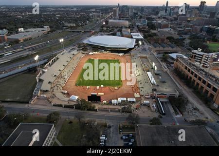 Une vue aérienne du stade Mike A. Myers sur le campus de l'Université du Texas, vendredi 25 mars 2022, à Austin. Tex. le stade est la maison de Th Banque D'Images