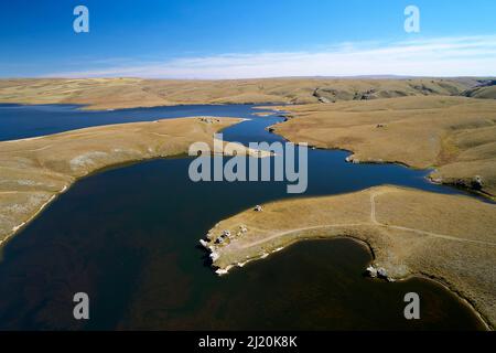 Logan Burn Reservoir (alias Great Moss Swamp), par Old Dunstan Trail, Central Otago, South Island, Nouvelle-Zélande - drone aérien Banque D'Images