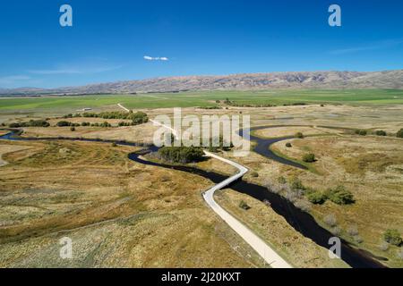 Pont traversant la rivière Taieri, près de Patearoa, Maniototo, Central Otago, South Island, Nouvelle-Zélande - antenne Banque D'Images