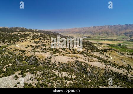 Reste de la forêt de kanuka et de la ville fantôme de Bendigo, Central Otago, South Island, Nouvelle-Zélande - drone aérien Banque D'Images