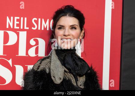 New York, États-Unis. 28th mars 2022. Julianna Margulies participe à la soirée d'ouverture pour la renaissance de la Plaza Suite par Neil Simon au Hudson Theatre de New York le 28 mars 2022. (Photo de Lev Radin/Sipa USA) crédit: SIPA USA/Alay Live News Banque D'Images