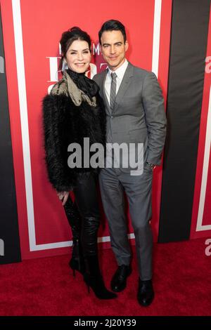 New York, États-Unis. 28th mars 2022. Julianna Margulies et Keith Lieberthal assistent à la soirée d'ouverture pour la renaissance de Plaza Suite par Neil Simon au Hudson Theatre de New York le 28 mars 2022. (Photo de Lev Radin/Sipa USA) crédit: SIPA USA/Alay Live News Banque D'Images