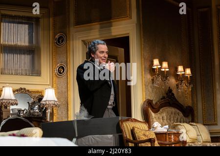 New York, NY - 28 mars 2022 : Matthew Broderick lors de l'ouverture du rideau de nuit pour « Plaza Suite » par Neil Simon au Hudson Theatre Banque D'Images