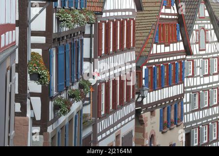 Maisons à colombages sur Schlossbergstrasse à Schiltach, Bade-Wurtemberg, Allemagne Banque D'Images