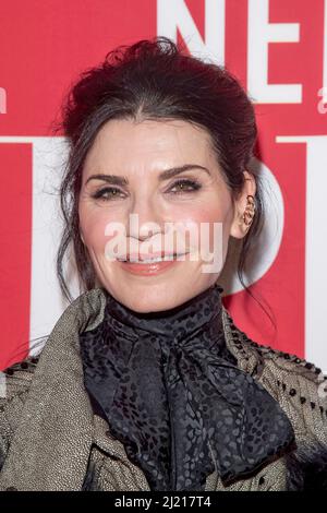 NEW YORK, NEW YORK - 28 MARS : Julianna Margulies participe à la soirée d'ouverture de la « Plaza Suite » le 28 mars 2022 à New York. Banque D'Images