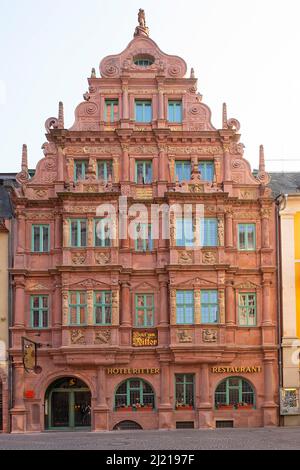 Hotel Zum Ritter St.Georg dans la vieille ville de Heidelberg. La maison de ville historique de style Renaissance, a été construite en 1592 par le marchand de tissus Carolus (Charl Banque D'Images