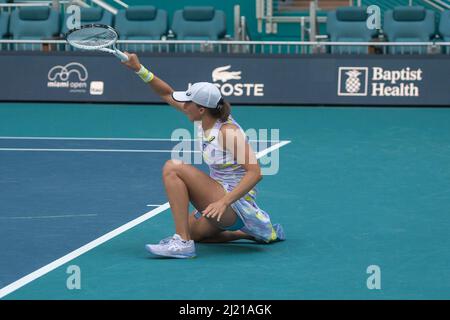 IGA Swiatek (POL) a battu Coco Gauff (USA) 6-3, 6-1, à l'Open de Miami, au Hard Rock Stadium de Miami Gardens, en Floride, le 28 mars 2022: © Karla Kinne/Tennisclix/CSM Banque D'Images