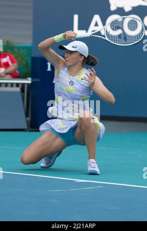 IGA Swiatek (POL) a battu Coco Gauff (USA) 6-3, 6-1, à l'Open de Miami, au Hard Rock Stadium de Miami Gardens, en Floride, le 28 mars 2022: © Karla Kinne/Tennisclix/CSM Banque D'Images