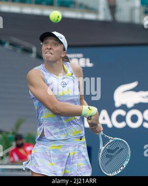 IGA Swiatek (POL) a battu Coco Gauff (USA) 6-3, 6-1, à l'Open de Miami, au Hard Rock Stadium de Miami Gardens, en Floride, le 28 mars 2022: © Karla Kinne/Tennisclix/CSM Banque D'Images