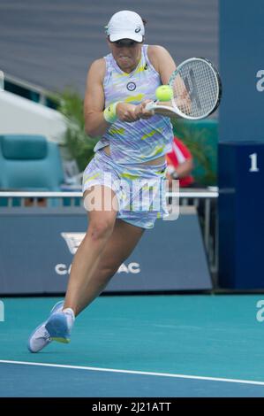 IGA Swiatek (POL) a battu Coco Gauff (USA) 6-3, 6-1, à l'Open de Miami, au Hard Rock Stadium de Miami Gardens, en Floride, le 28 mars 2022: © Karla Kinne/Tennisclix/CSM Banque D'Images