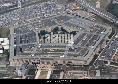 Washington, États-Unis. 19th févr. 2020. Photo prise le 19 février 2020 montre le Pentagone vu depuis un avion au-dessus de Washington, DC, les États-Unis. Credit: Liu Jie/Xinhua/Alay Live News Banque D'Images