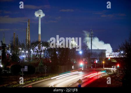 Usine industrielle à Godorf la nuit, Allemagne, Rhénanie-du-Nord-Westphalie, Rhénanie, Cologne Banque D'Images