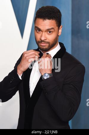 27th mars 2022, Los Angeles, États-Unis. Reg-Jean page participant à la Vanity Fair Oscar Party 2022, Wallis Annenberg Centre for the Performing Arts, Los Angeles. Crédit : Doug Peters/EMPICS/Alamy Live News Banque D'Images