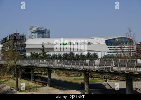 Paris la Défense Arena est un stade en dôme multi-usages situé à Nanterre, dans la banlieue ouest de Paris. Il a ouvert ses portes en octobre 2017, Nanterre, France. Banque D'Images