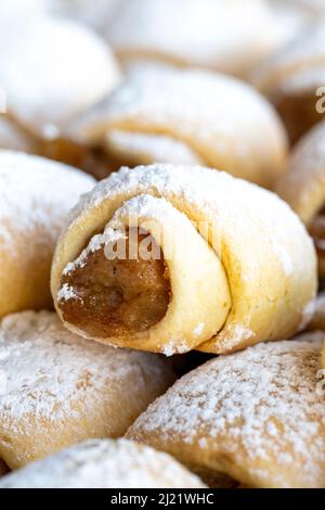 Cookies Apple. Petits gâteaux faits de compote de pommes à l'intérieur. Gros plan Banque D'Images