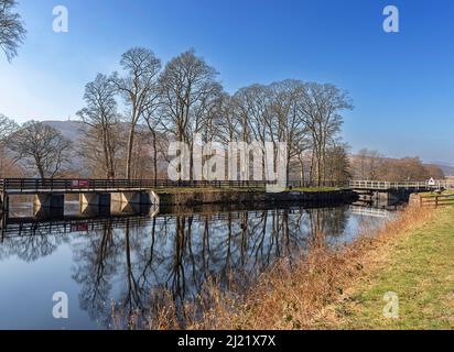 FORT WILLIAM SCOTLAND WEIR SUR LE CANAL CALEDONIAN PRÈS DE CORPACH ÉGALEMENT LE GRAND CHEMIN GLEN WAY Banque D'Images