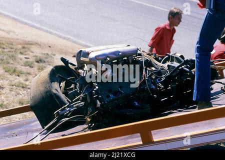 Piercarlo Ghinzani (ITA) Osella FA1F Alfa Romeo la voiture après l'accident pendant le réchauffement Banque D'Images