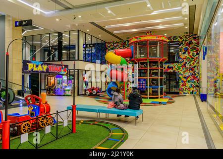 Olomouc, République Tchèque - 19 février 2022 : Un coin enfants, centre d'affaires Galerie Shantovka, à Olomouc Banque D'Images