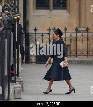 Westminster Abbey, Londres, Royaume-Uni. 29 mars 2022. Parmi les 1800 personnes présentes, vous arriverez au service commémoratif du duc d'Édimbourg. Priti Patel, député, Home Secretary, arrive pour le service. Crédit : Malcolm Park/Alay Live News. Banque D'Images