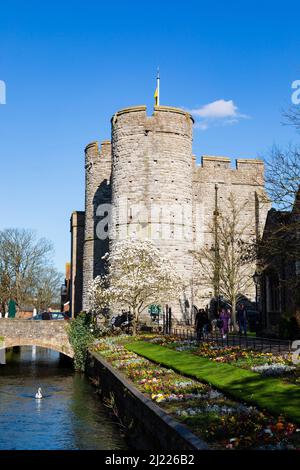 Tours Westgate sur la rivière Stour, Canterbury, Kent, Angleterre. Banque D'Images