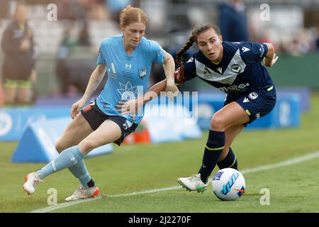 Cortnee Vine du FC Sydney est défiée par Catherine Zimmerman de la victoire de Melbourne lors du Match de finale A-League Womens entre le FC Sydney et Banque D'Images