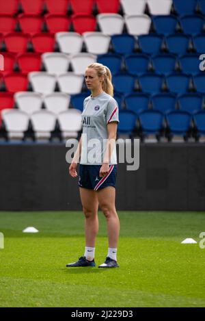 Amanda Ilestedt de Paris Saint Germain lors de la formation de l'équipe féminine Paris Saint-Germain le 29 mars 2022 au stade du Parc des Princes à Paris, France - photo Melanie Laurent / A2M Sport Consulting / DPPI Banque D'Images