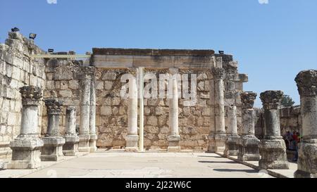 Vue sur la synagogue de Capharnaüm, site archéologique en Israël Banque D'Images