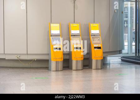 Francfort, Allemagne - 7 février 2022 : appareil d'enregistrement Lufthansa à l'aéroport international de Francfort sans passager. Banque D'Images