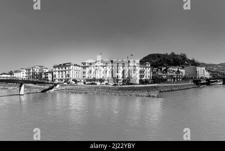 Salzbourg, Autriche - 21 avril 2015 : Hotel Sacher à Salzach, à Salzbourg, Autriche. L'hôtel a été construit entre 1863 et 1866 par l'hôtelier et M. Banque D'Images